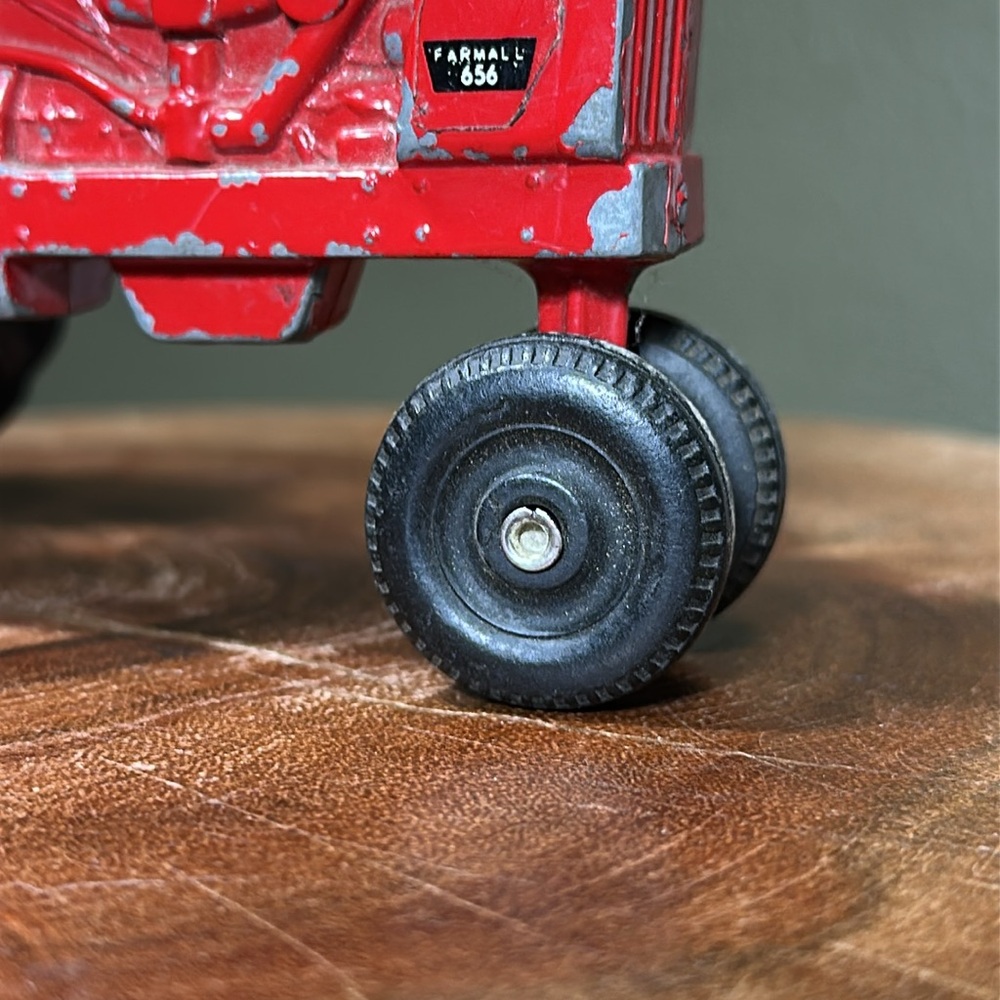 ERTL Vintage International Harvester 656 - Picture 6 of 13